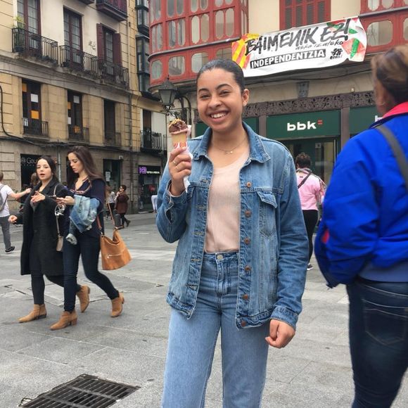 Meet your Posher, Samia - Picture 1 of 1